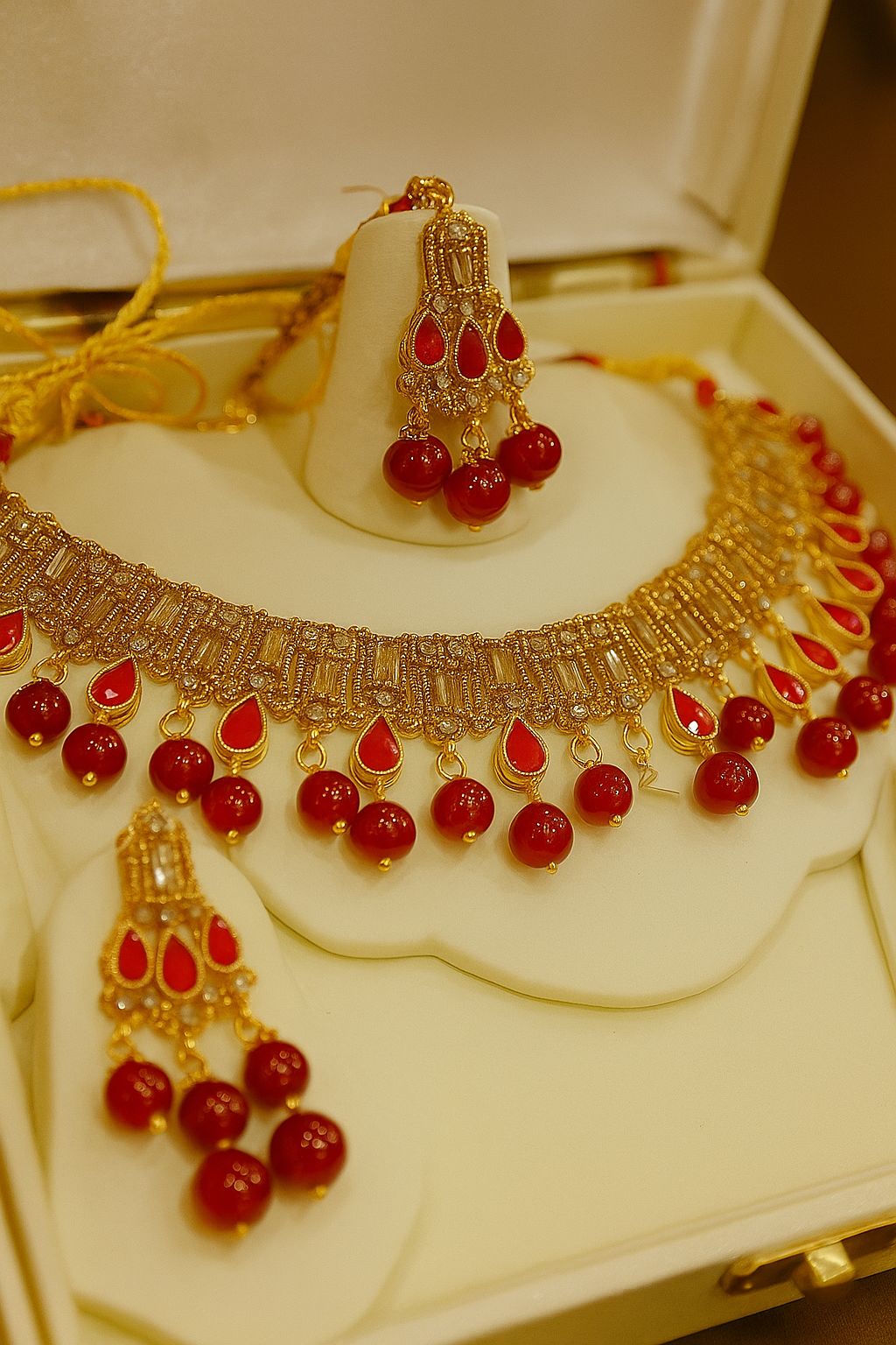 Golden Stone straight necklace