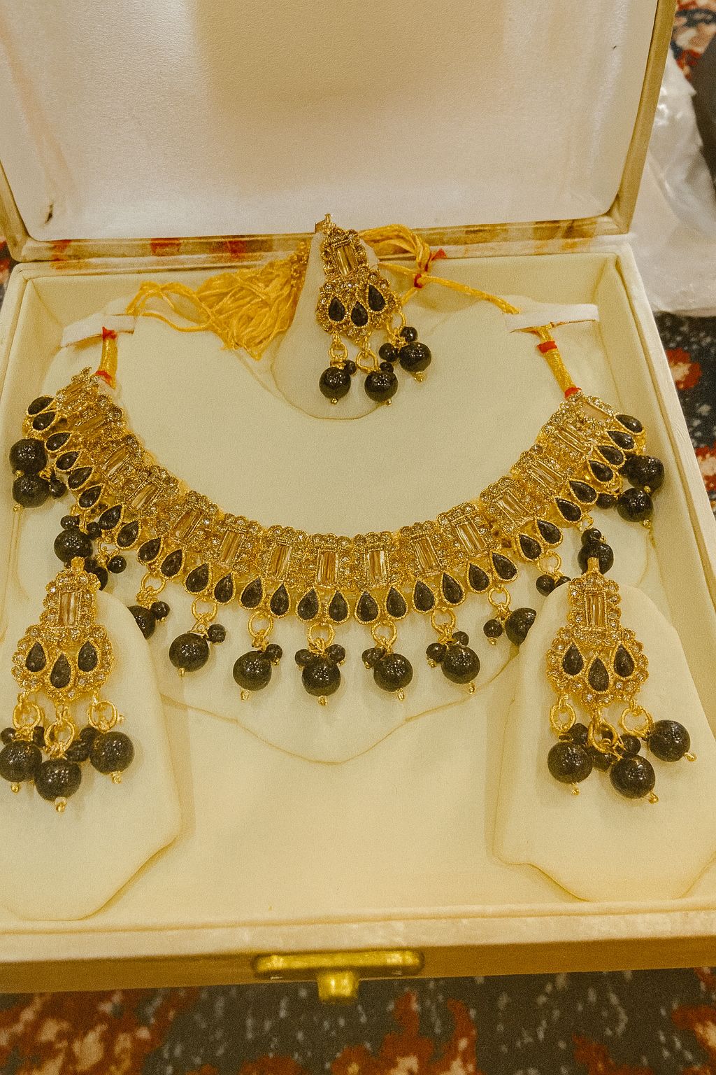 Golden Stone straight necklace