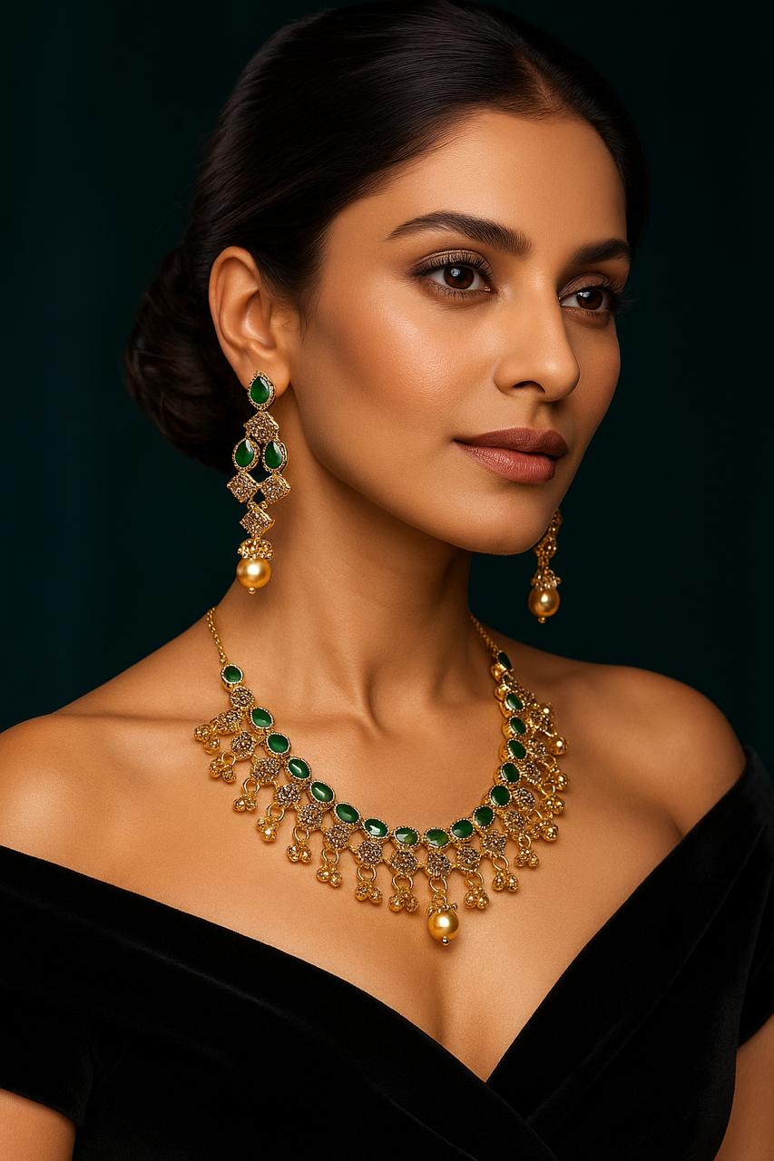 Cutwork traditional style necklace