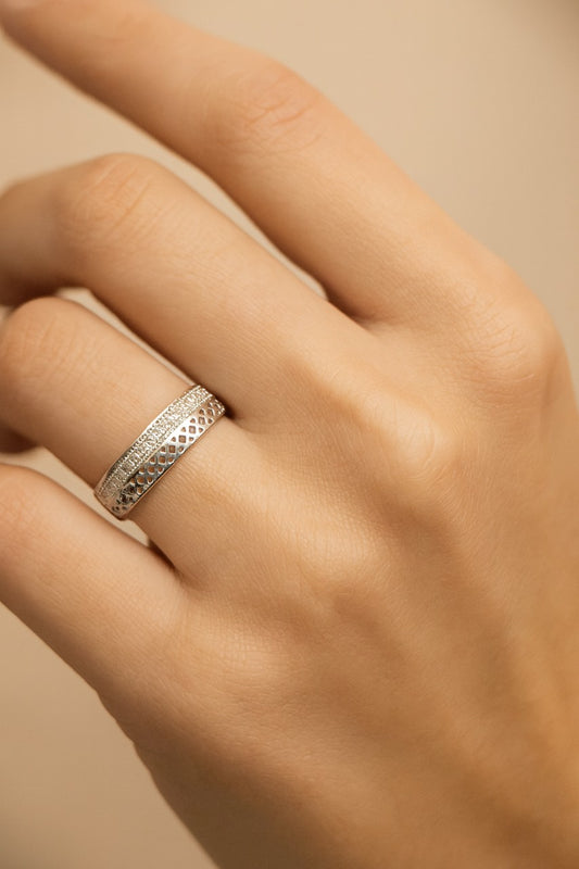 Elegant Silver Band Ring