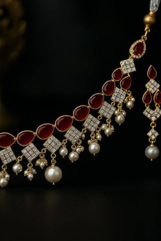 Cutwork traditional style necklace